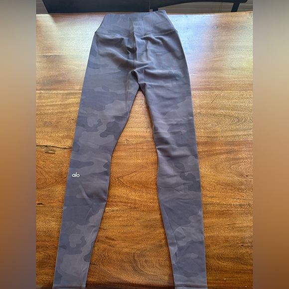 Alo High-Waist Camo Vapor Legging (Coco Camouflage) - Picture 1 of 3